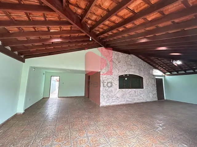 Casa 3 quartos e 2 banheiros, à venda, no bairro Vila Brasil em Pirassununga