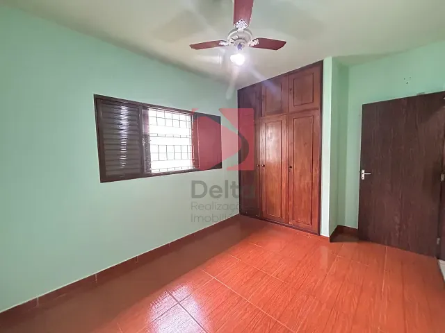 Casa 3 quartos e 2 banheiros, à venda, no bairro Vila Brasil em Pirassununga