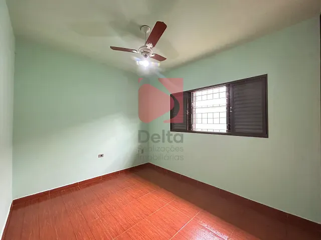 Casa 3 quartos e 2 banheiros, à venda, no bairro Vila Brasil em Pirassununga