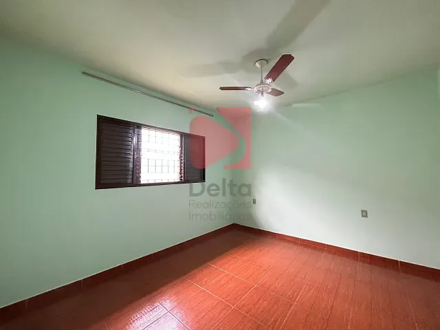 Casa 3 quartos e 2 banheiros, à venda, no bairro Vila Brasil em Pirassununga