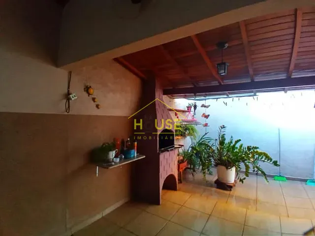 Casa com 236m² 3 quartos e 1 banheiro, à venda, no bairro Parque bentivi em Valentim Gentil