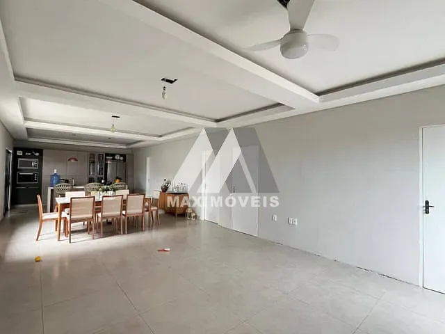 Casa com 180m² 3 quartos e 2 banheiros, à venda, no bairro JK em Araçuaí