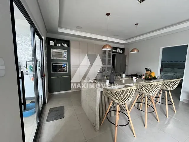 Casa com 180m² 3 quartos e 2 banheiros, à venda, no bairro JK em Araçuaí