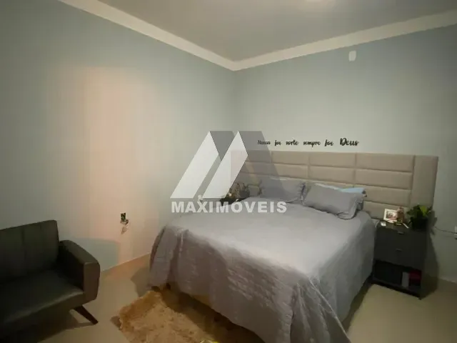 Casa com 180m² 3 quartos e 2 banheiros, à venda, no bairro JK em Araçuaí