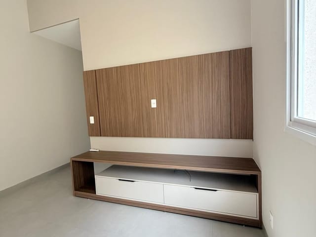 Casa com 143m² 3 quartos e 3 banheiros, para alugar, no bairro Tiradentes em Campo Grande