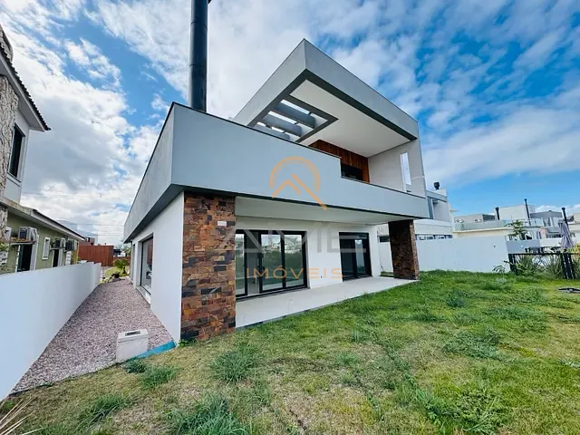 Casa 3 quartos e 4 banheiros, à venda, no bairro Laranjal em Pelotas