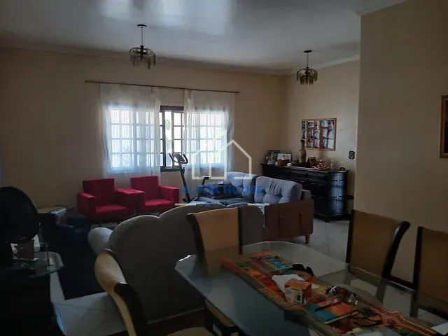 Casa com 400m² 3 quartos e 1 banheiro, à venda, no bairro Jardim Rosely em Pindamonhangaba
