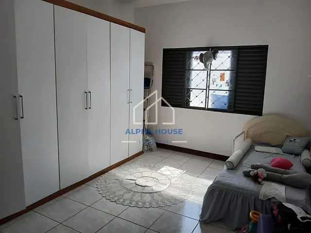 Casa com 400m² 3 quartos e 1 banheiro, à venda, no bairro Jardim Rosely em Pindamonhangaba