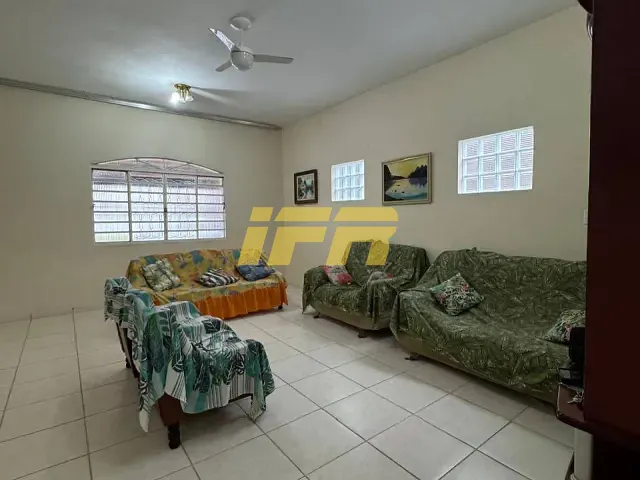 Casa com 300m² 4 quartos e 3 banheiros, à venda, no bairro Perequê Açu em Ubatuba