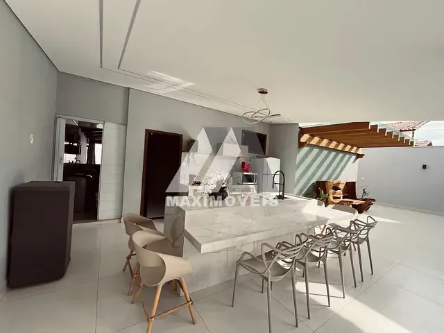 Casa com 360m² 2 quartos e 2 banheiros, à venda, no bairro São Francisco em Araçuaí