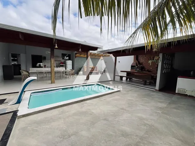 Casa com 360m² 2 quartos e 2 banheiros, à venda, no bairro São Francisco em Araçuaí