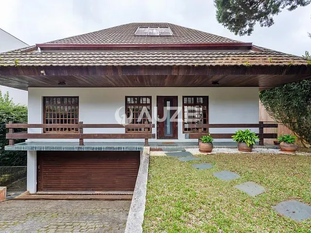 Casa com 600m² 4 quartos e 6 banheiros, à venda, no bairro Vista Alegre em Curitiba