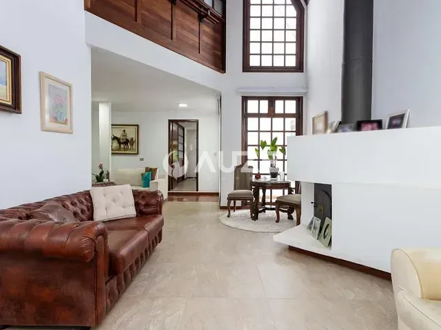 Casa com 600m² 4 quartos e 6 banheiros, à venda, no bairro Vista Alegre em Curitiba