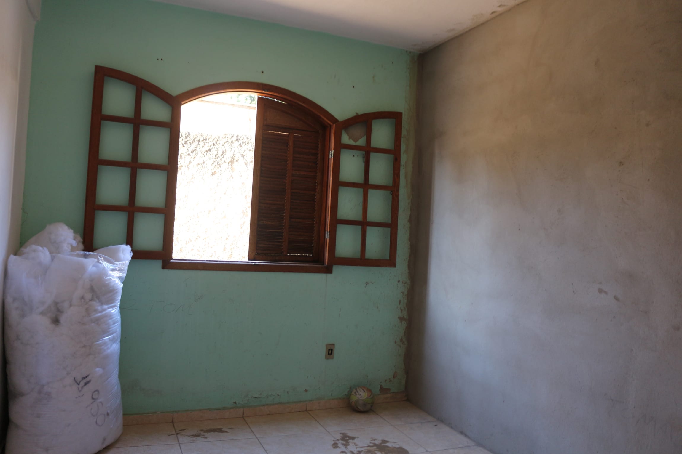 Casa à venda, com 7 quartos, 1 suíte, 9 banhos, 8 vagas, com 533 metros de área construída, Xangrilá, Contagem, MG miniatura 7