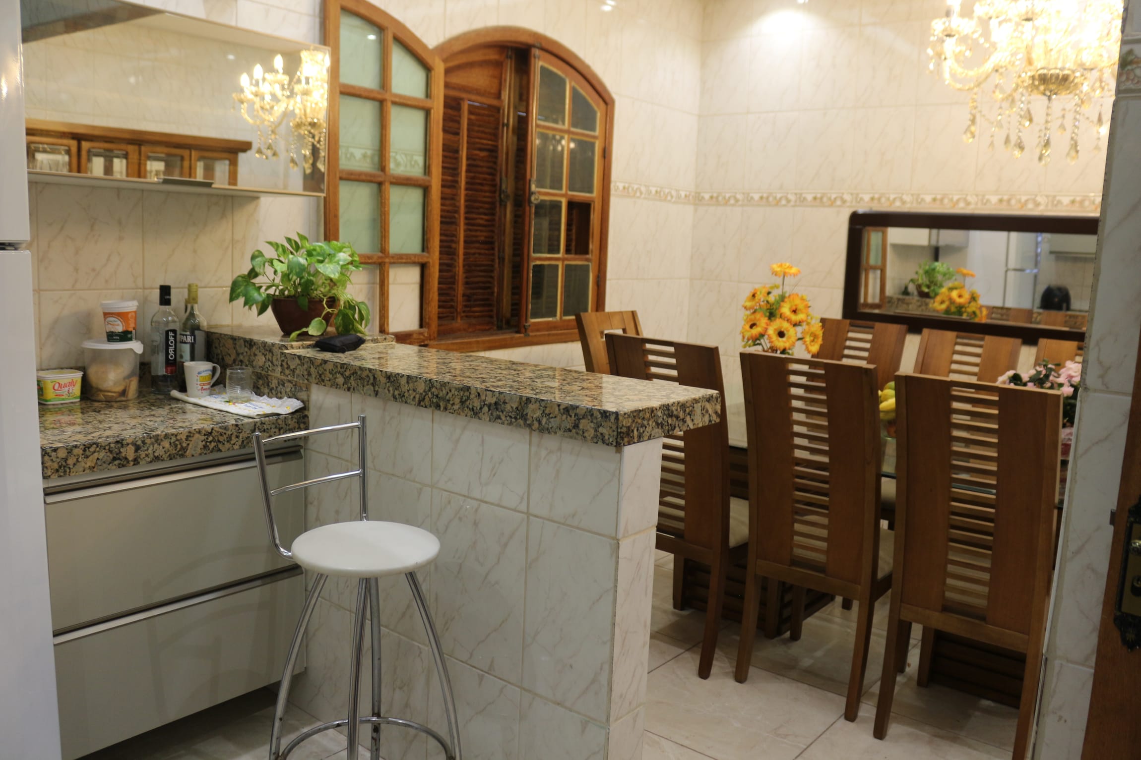 Casa à venda, com 7 quartos, 1 suíte, 9 banhos, 8 vagas, com 533 metros de área construída, Xangrilá, Contagem, MG miniatura 15