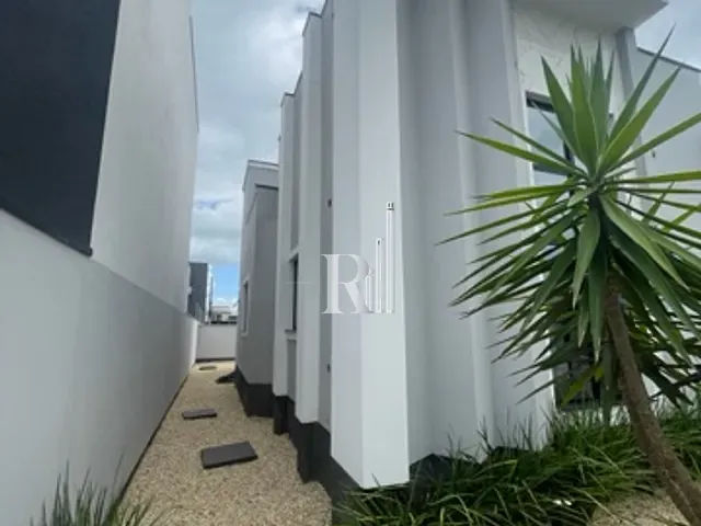 Casa com 270m² 3 quartos e 2 banheiros, à venda, no bairro Areias em Tijucas
