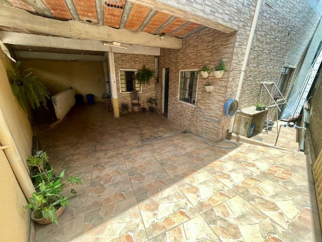 Casa 4 quartos e 2 banheiros, à venda, no bairro Vale das Acácias em Santa Luzia