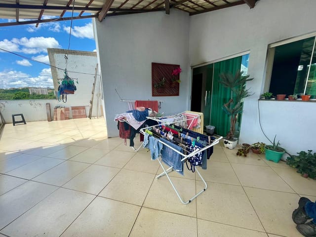 Casa 4 quartos e 2 banheiros, à venda, no bairro Vale das Acácias em Santa Luzia