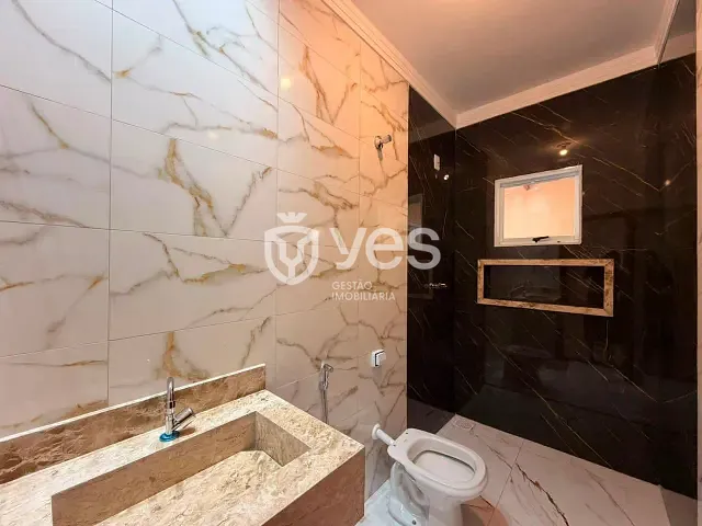 Casa 2 quartos e 2 banheiros, à venda, no bairro Centro em Araxá