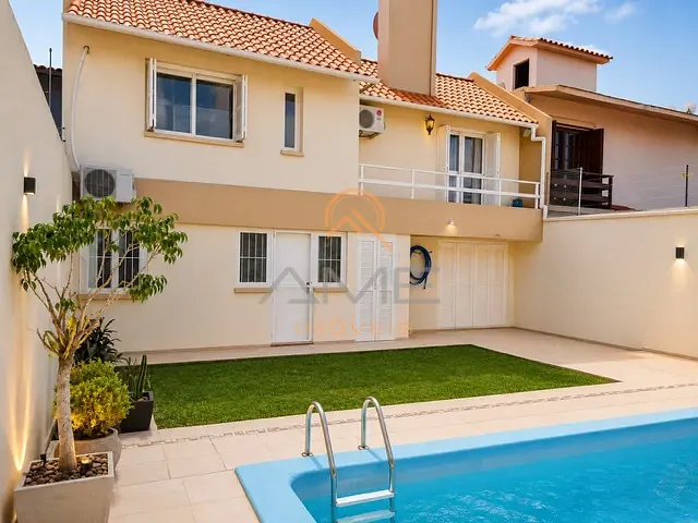 Casa 3 quartos e 3 banheiros, à venda ou para alugar, no bairro Três Vendas em Pelotas