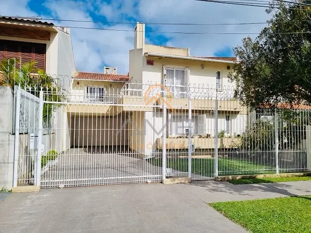 Casa 3 quartos e 3 banheiros, à venda ou para alugar, no bairro Três Vendas em Pelotas