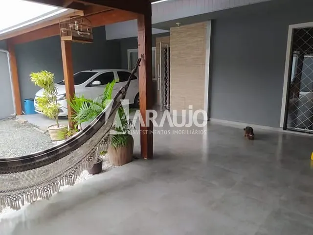 Casa com 200m² 2 quartos e 2 banheiros, à venda, no bairro Espinheiros em Itajaí