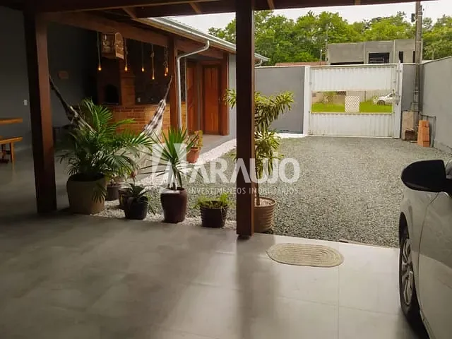 Casa com 200m² 2 quartos e 2 banheiros, à venda, no bairro Espinheiros em Itajaí