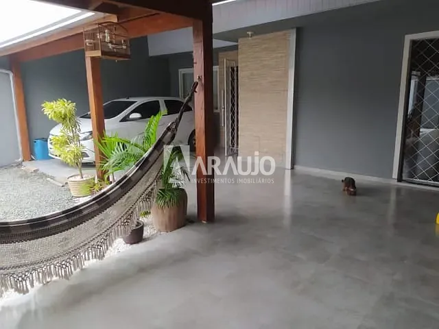 Casa com 200m² 2 quartos e 2 banheiros, à venda, no bairro Espinheiros em Itajaí