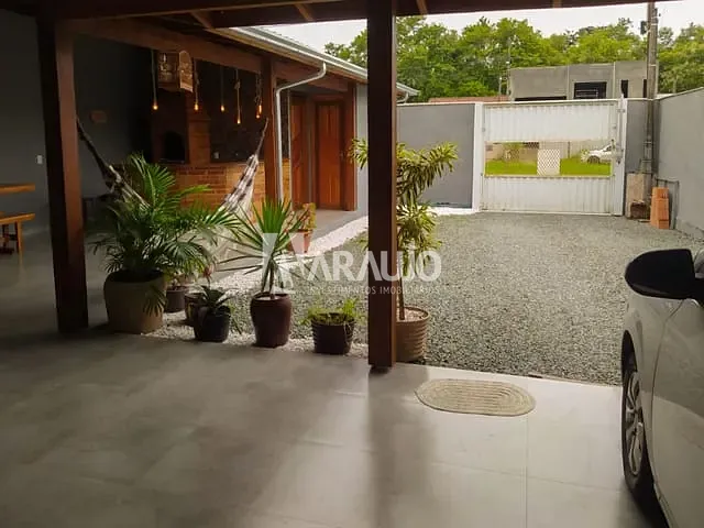 Casa com 200m² 2 quartos e 2 banheiros, à venda, no bairro Espinheiros em Itajaí