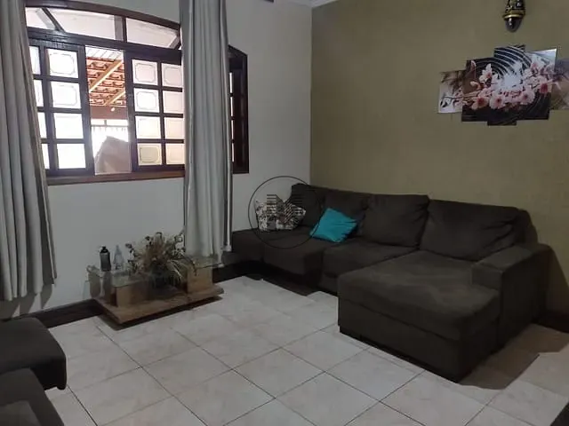 Casa com 250m² 3 quartos e 3 banheiros, à venda, no bairro Jardim Rony em Guaratinguetá