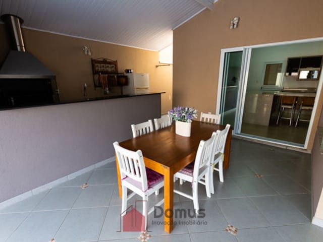 Casa com 300m², à venda, no bairro Centro em Tremembé