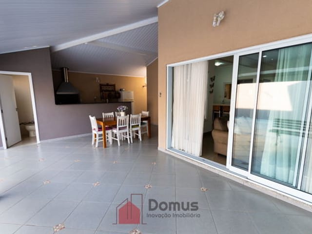 Casa com 300m², à venda, no bairro Centro em Tremembé