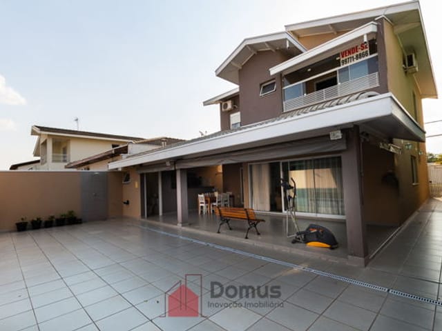 Casa com 300m², à venda, no bairro Centro em Tremembé