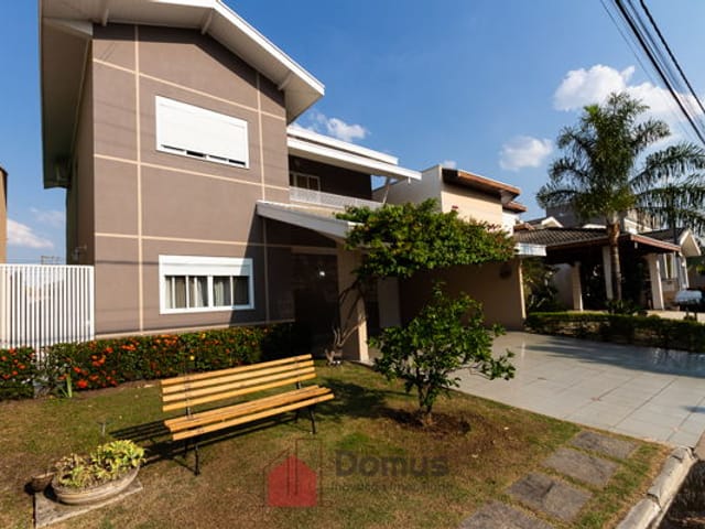 Casa com 300m², à venda, no bairro Centro em Tremembé