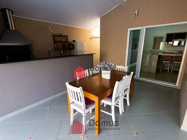 Casa com 300m², à venda, no bairro Centro em Tremembé