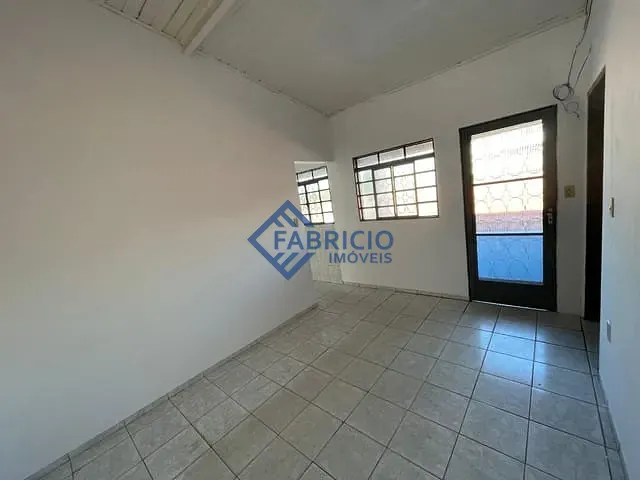 Casa com 45m² 1 quarto e 1 banheiro, para alugar, no bairro Capela em Vinhedo