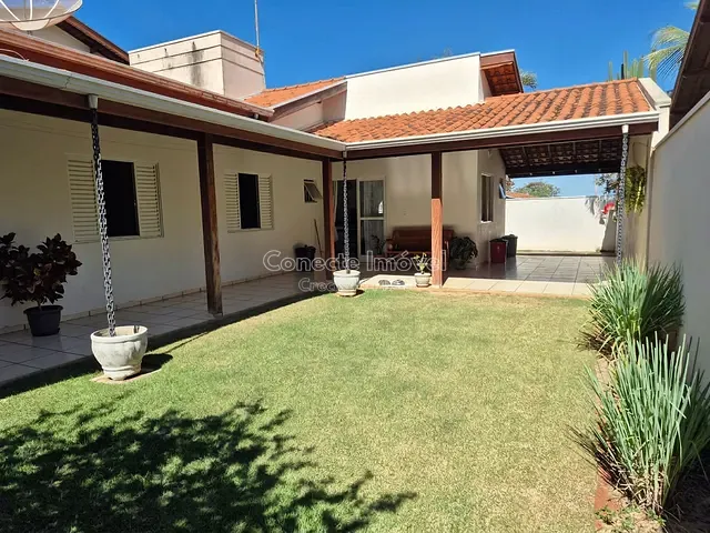 Casa com 300m² 3 quartos e 3 banheiros, à venda, no bairro Residencial dos Imigrantes em Holambra