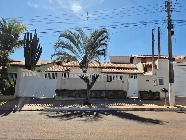 Casa com 300m² 3 quartos e 3 banheiros, à venda, no bairro Residencial dos Imigrantes em Holambra