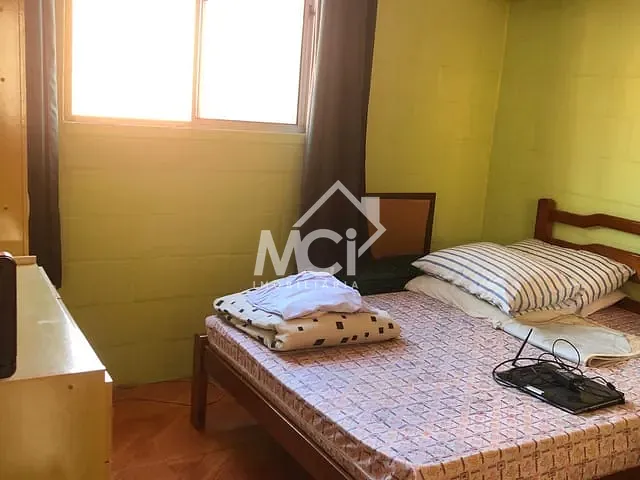 Casa 2 quartos e 1 banheiro, à venda, no bairro Areal em Pelotas