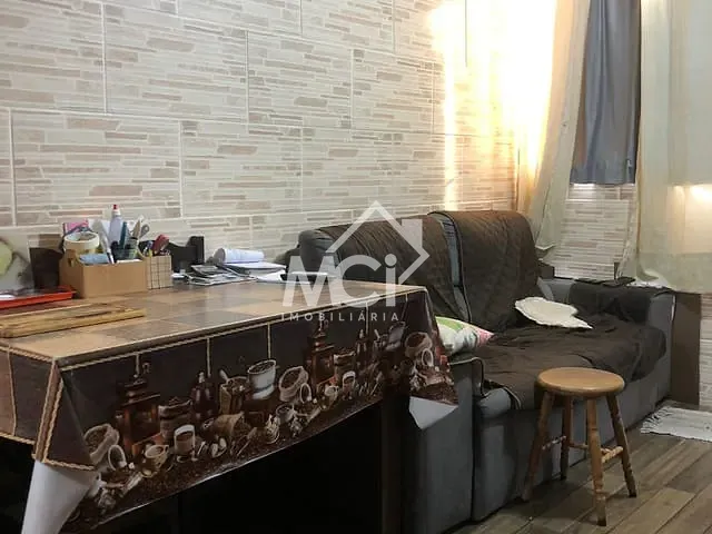 Casa 2 quartos e 1 banheiro, à venda, no bairro Areal em Pelotas