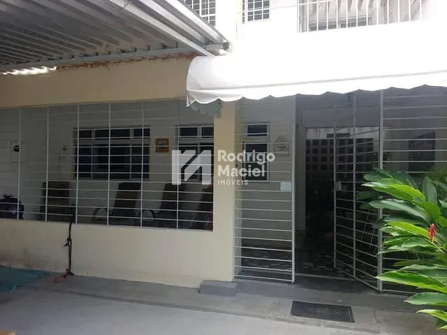 Casa 4 quartos e 3 banheiros, à venda, no bairro Zumbi em Recife