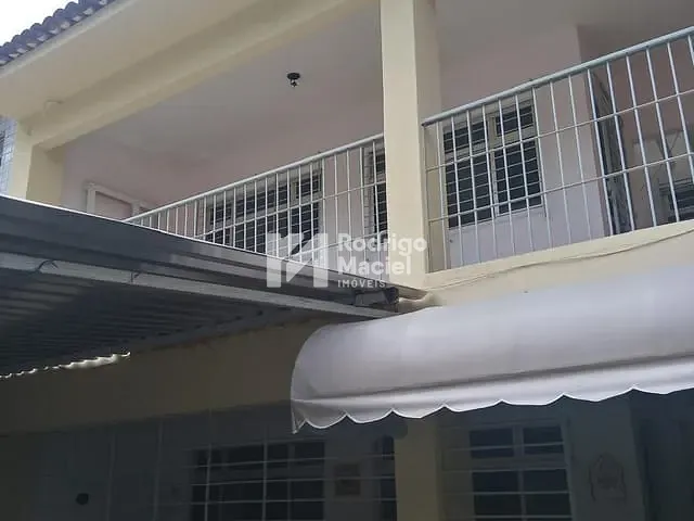 Casa 4 quartos e 3 banheiros, à venda, no bairro Zumbi em Recife