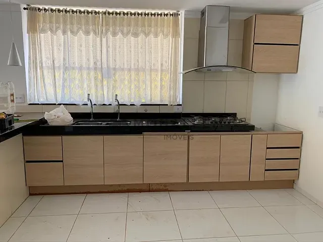 Casa com 283m² 5 quartos e 2 banheiros, à venda, no bairro Centro em Piranguinho