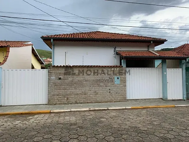 Casa com 283m² 5 quartos e 2 banheiros, à venda, no bairro Centro em Piranguinho