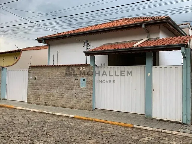 Casa com 283m² 5 quartos e 2 banheiros, à venda, no bairro Centro em Piranguinho