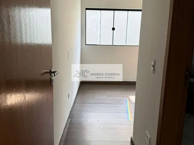 Casa 3 quartos e 2 banheiros, à venda, no bairro Jardim Bela Itália em Cambé