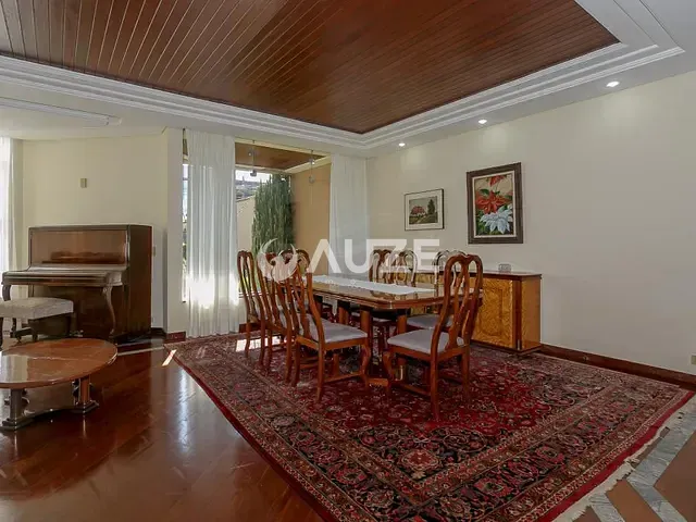 Casa com 603m² 6 quartos e 6 banheiros, à venda, no bairro Campina do Siqueira em Curitiba