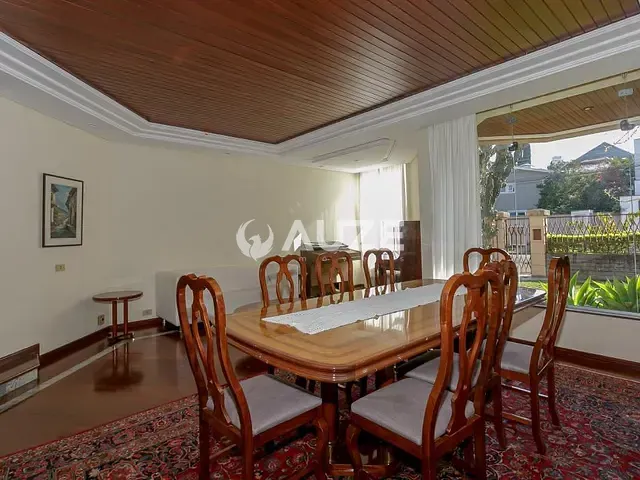 Casa com 603m² 6 quartos e 6 banheiros, à venda, no bairro Campina do Siqueira em Curitiba