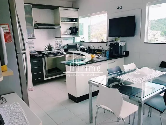 Casa com 1600m² 4 quartos e 5 banheiros, à venda, no bairro Maria Paula em Niterói
