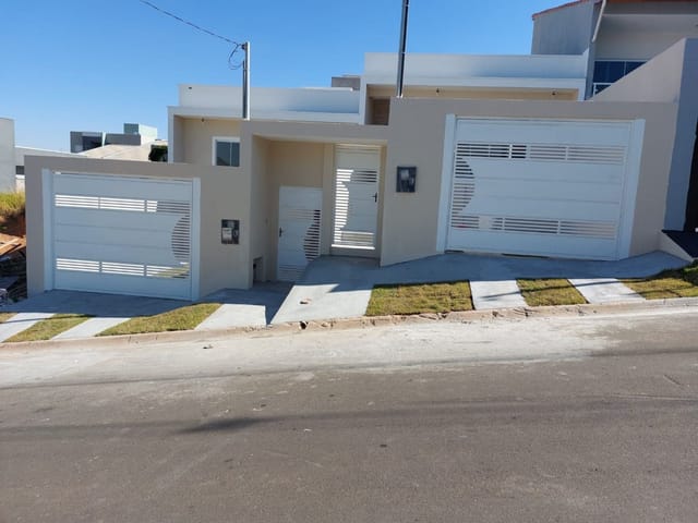 Casa 2 quartos e 2 banheiros, à venda, no bairro Campos Olivotti em Extrema